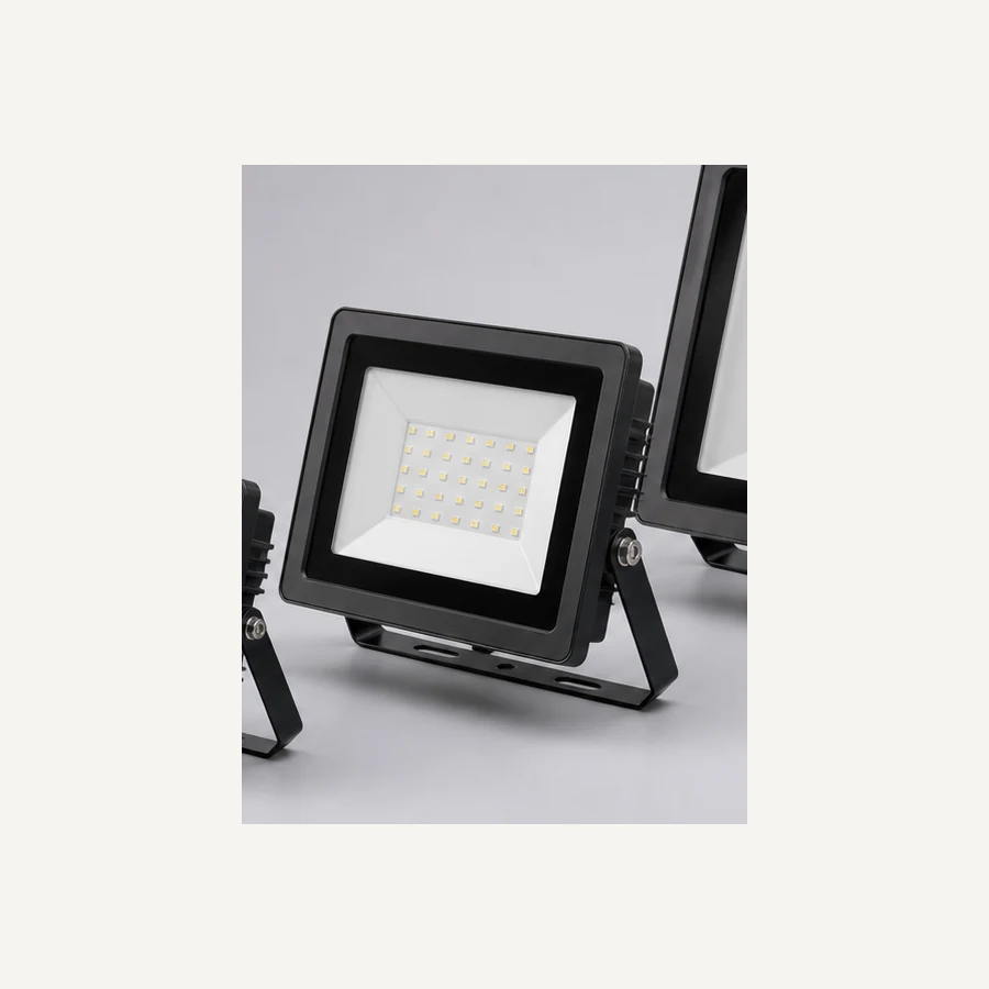 پروژکتور LED حرفه‌ای ۱۰۰ وات IP66
