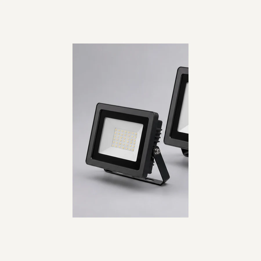 پروژکتور LED حرفه‌ای ۵۰ وات IP66